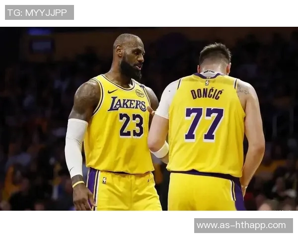 詹姆斯与湖人关系紧张球迷期待他在最后一季的归宿与传奇